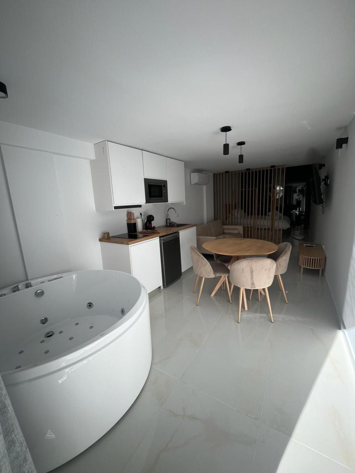 Suite Playamar Con Jacuzzi Torremolinos Kültér fotó